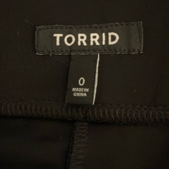 NWOT Torrid Pencil Skirt. 6” Back Slit. 26” Length. Torrid Size 0=12 - Picture 2 of 5